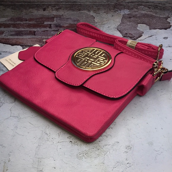 🆕Pink Fuchsia Color Crossbody or Shoulder Purse Flap magnetic closure. - Picture 4 of 12